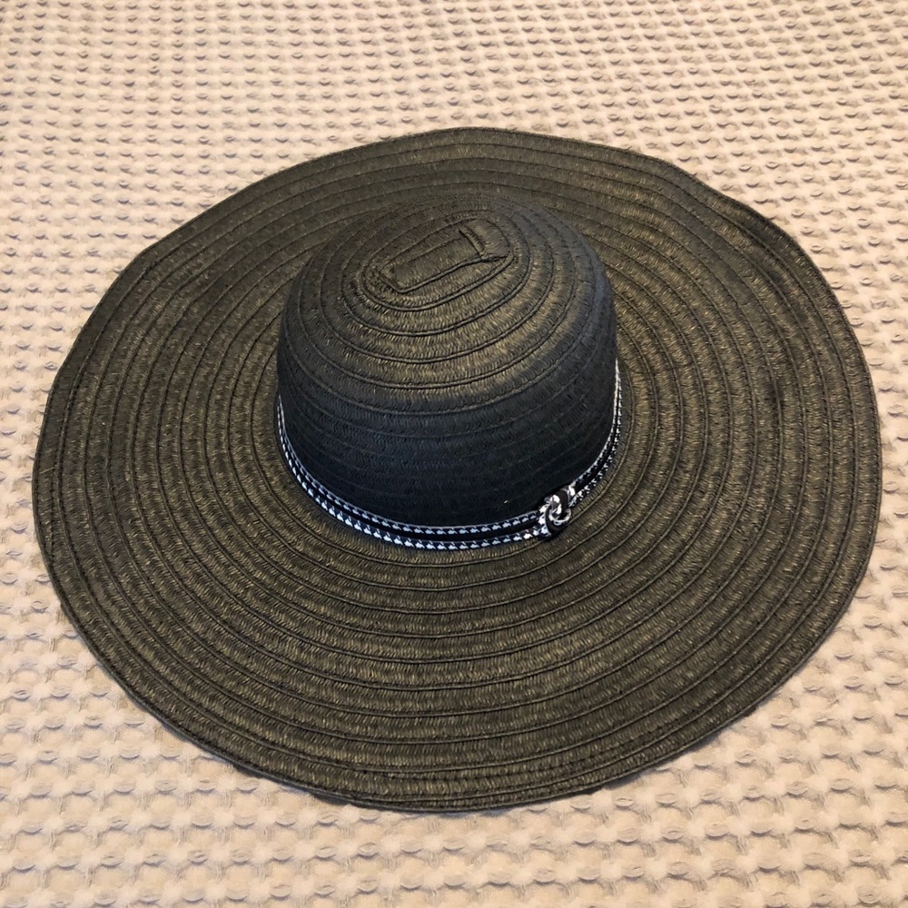 NWT🖤 Vera Bradley black straw hat